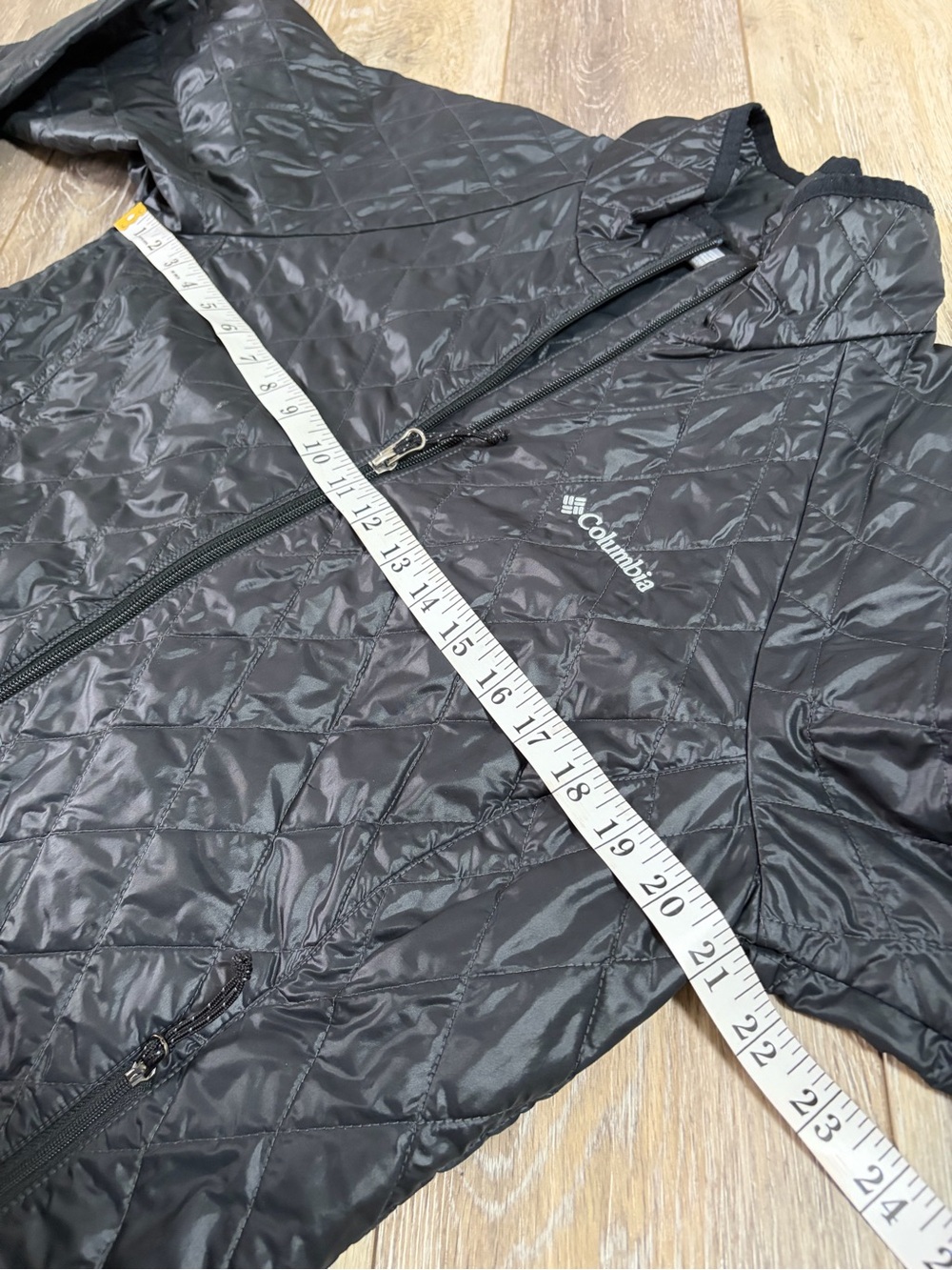 Columbia Women’s Black Quilted Insulated Packable Puffer Jacket - Picture 9 of 10
